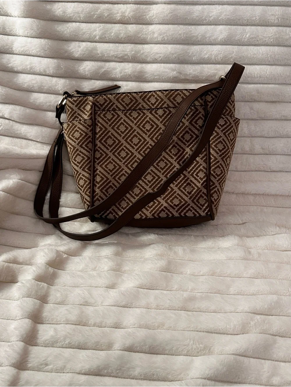 Liz Claiborne Brown Geometric Pattern Crossbody Bag with Dark Trim